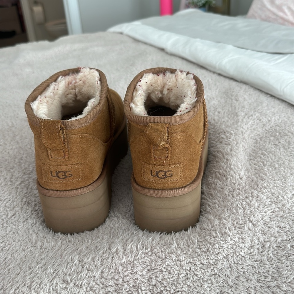 Platform Ugg Minis - Picture 2 of 3